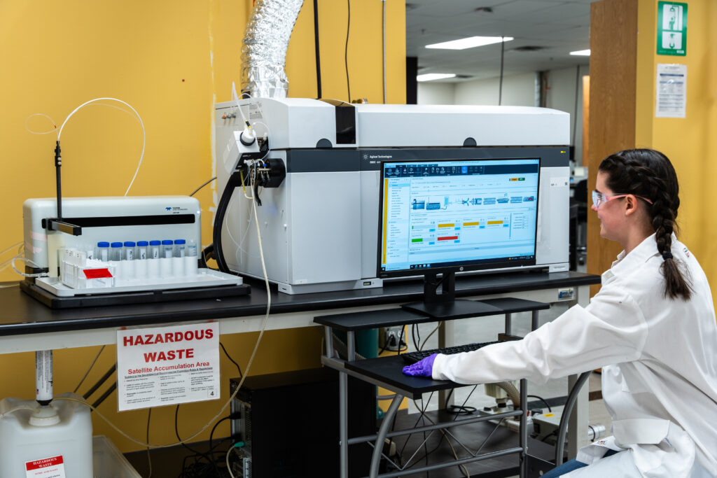 Momentum scientist performing ICP-MS