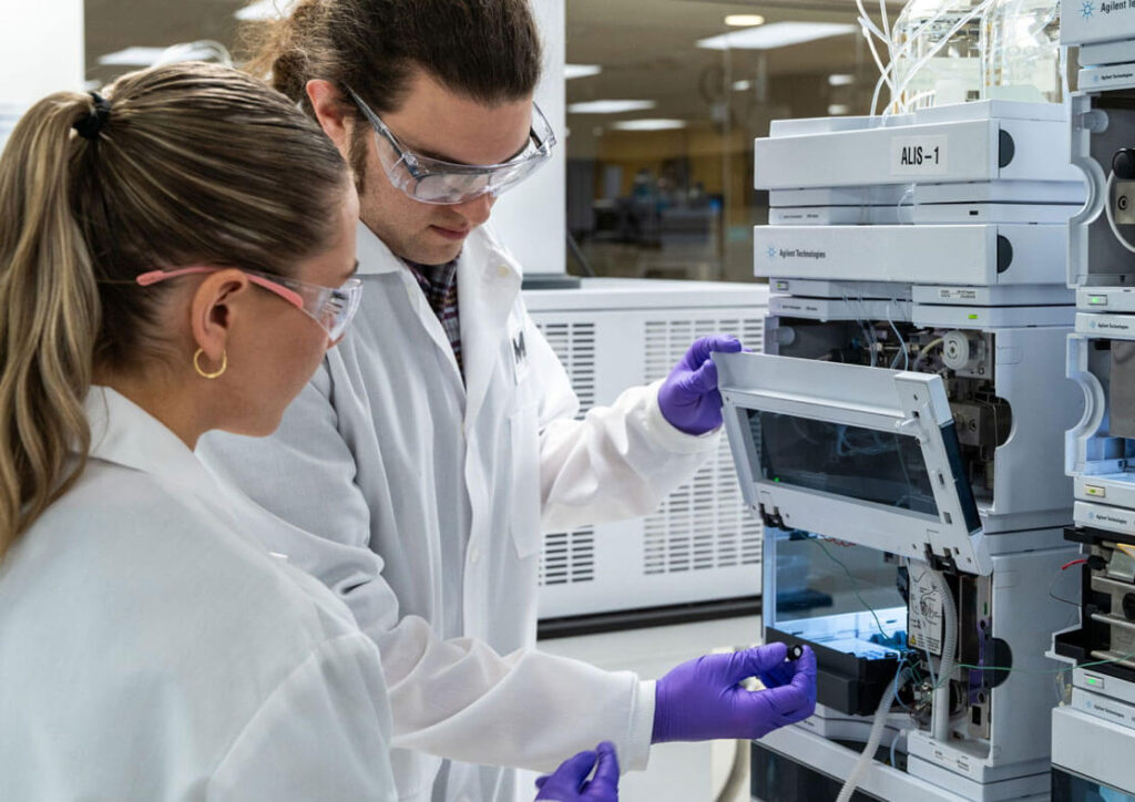 Momentum scientists performing ASMS screening using the ALIS platform
